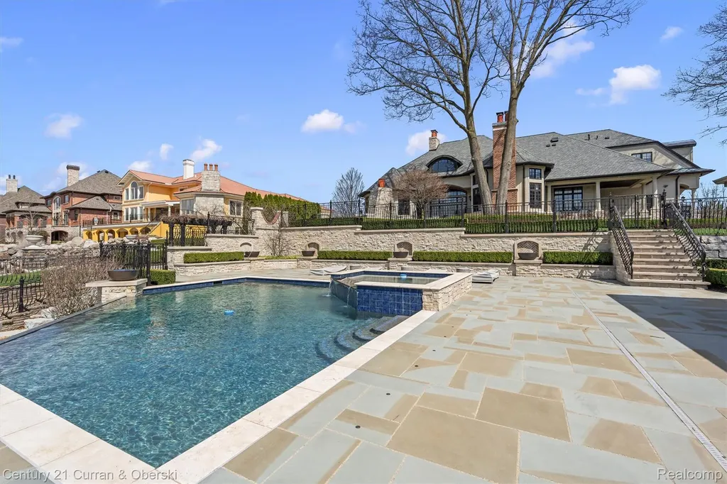 18939 Bella Vista Court Northville City MI 48168