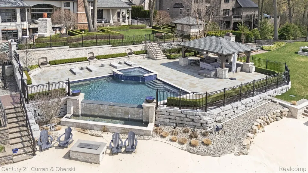 18939 Bella Vista Court Northville City MI 48168