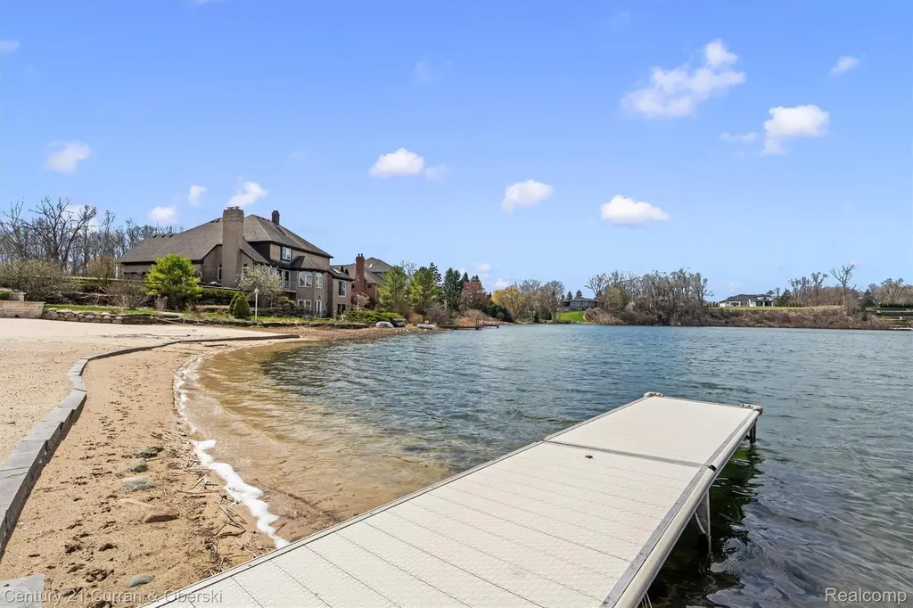 18939 Bella Vista Court Northville City MI 48168