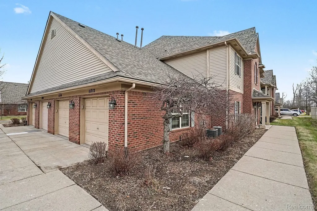 11712 Farmington Road Livonia City MI 48150