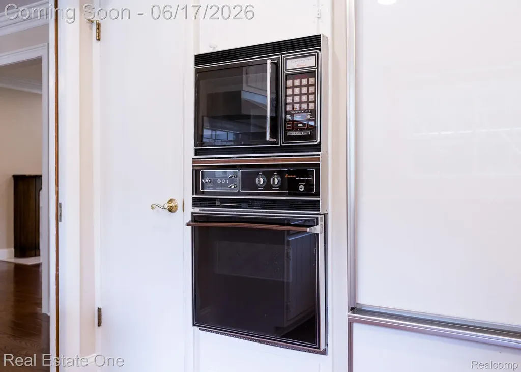 1632 Spotswood Drive Bloomfield Hills City MI 48302