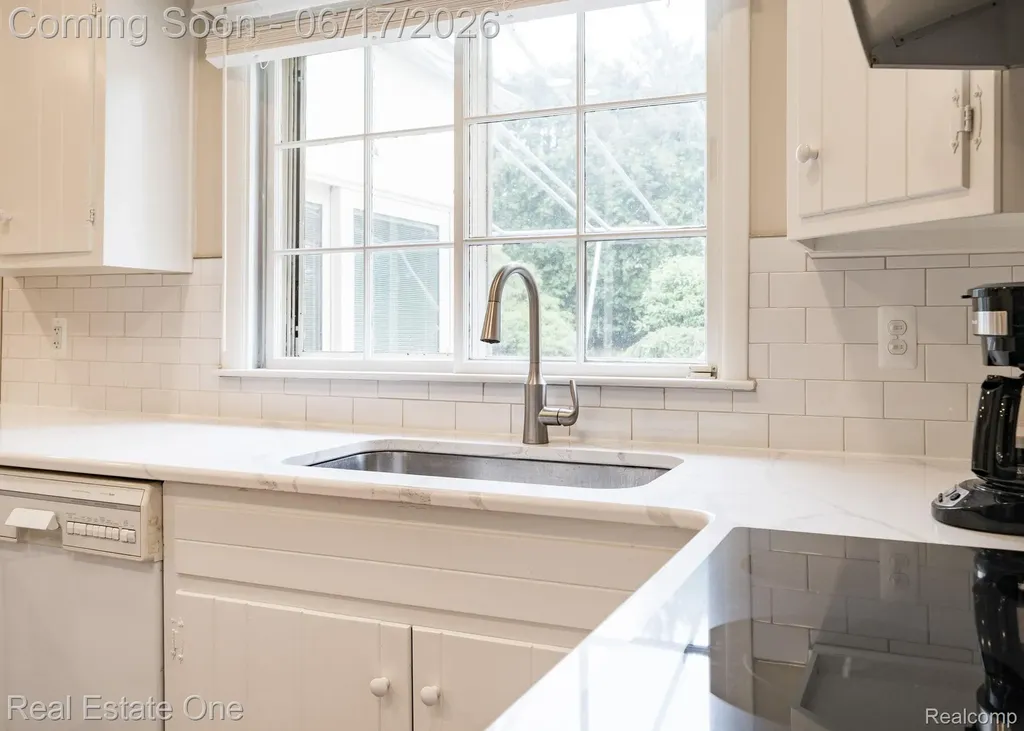 1632 Spotswood Drive Bloomfield Hills City MI 48302