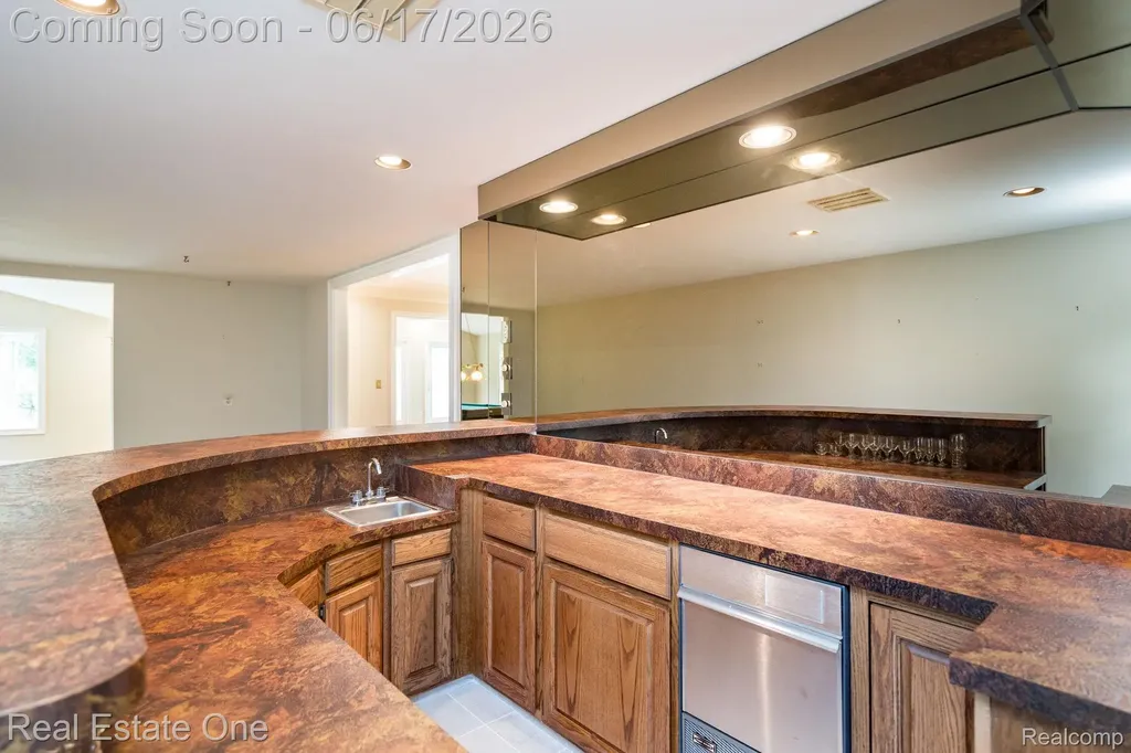 1632 Spotswood Drive Bloomfield Hills City MI 48302