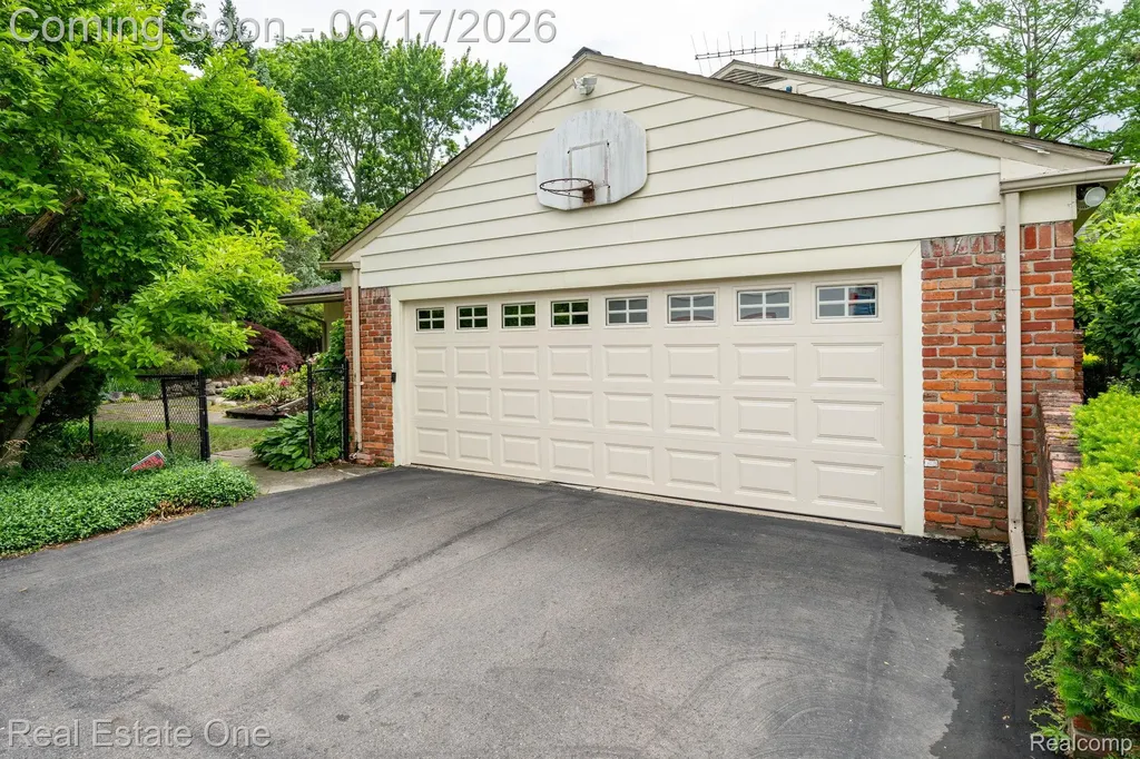 1632 Spotswood Drive Bloomfield Hills City MI 48302