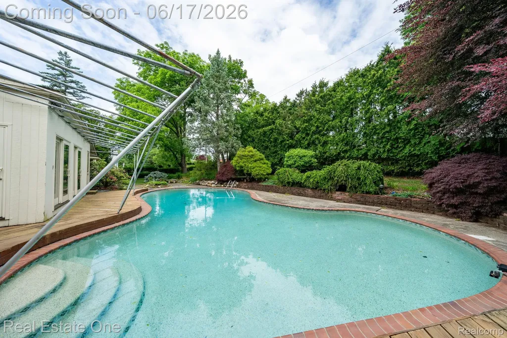 1632 Spotswood Drive Bloomfield Hills City MI 48302