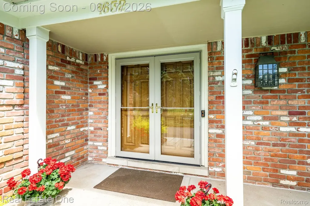 1632 Spotswood Drive Bloomfield Hills City MI 48302