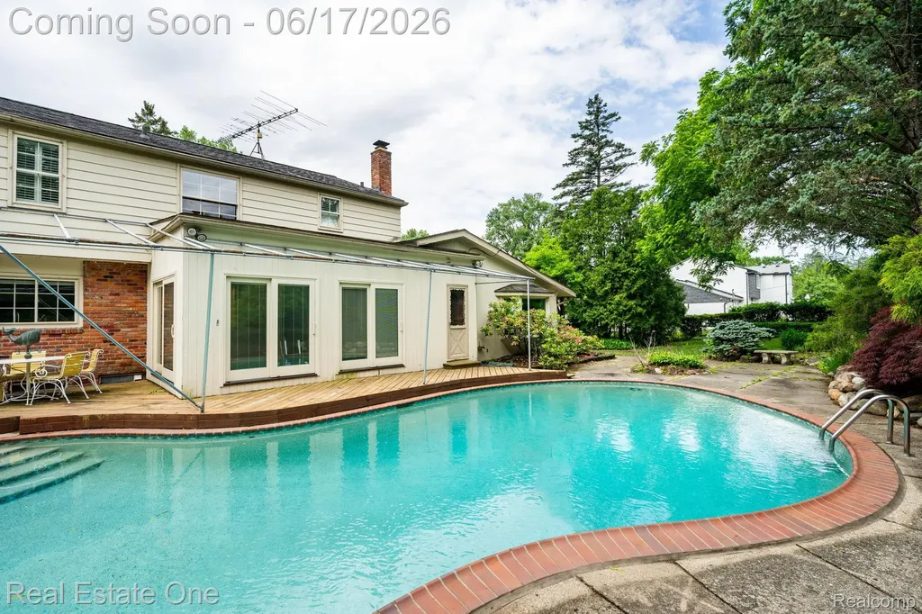 1632 Spotswood Drive Bloomfield Hills City MI 48302