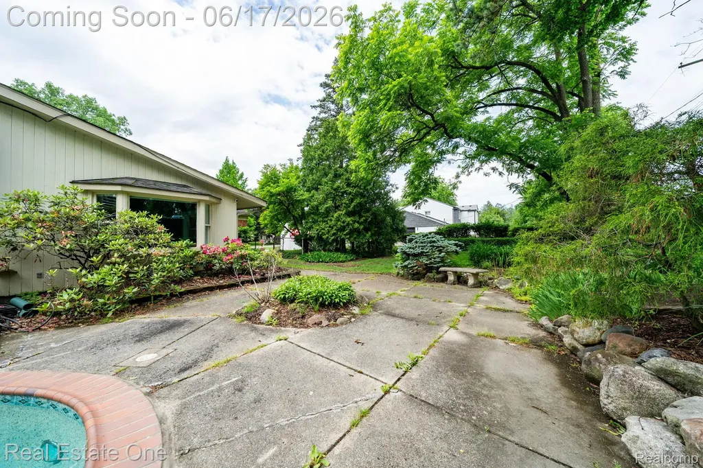 1632 Spotswood Drive Bloomfield Hills City MI 48302