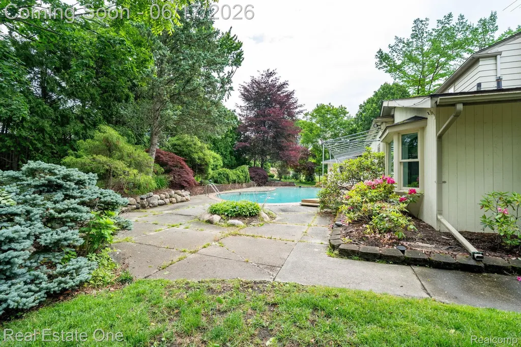 1632 Spotswood Drive Bloomfield Hills City MI 48302