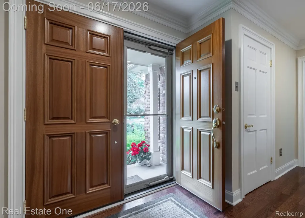 1632 Spotswood Drive Bloomfield Hills City MI 48302