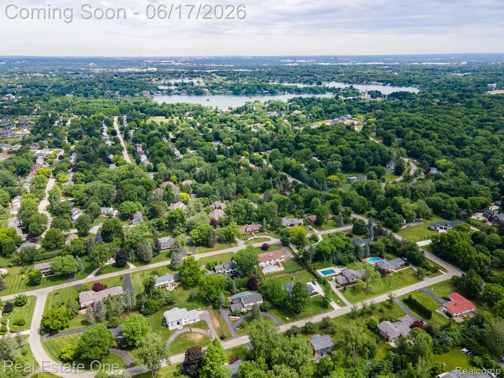 1632 Spotswood Drive Bloomfield Hills City MI 48302