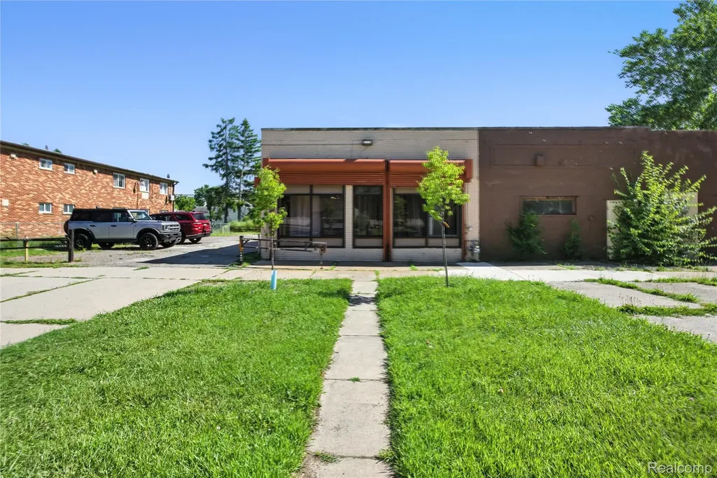 18729 Schoolcraft Detroit City MI 48223