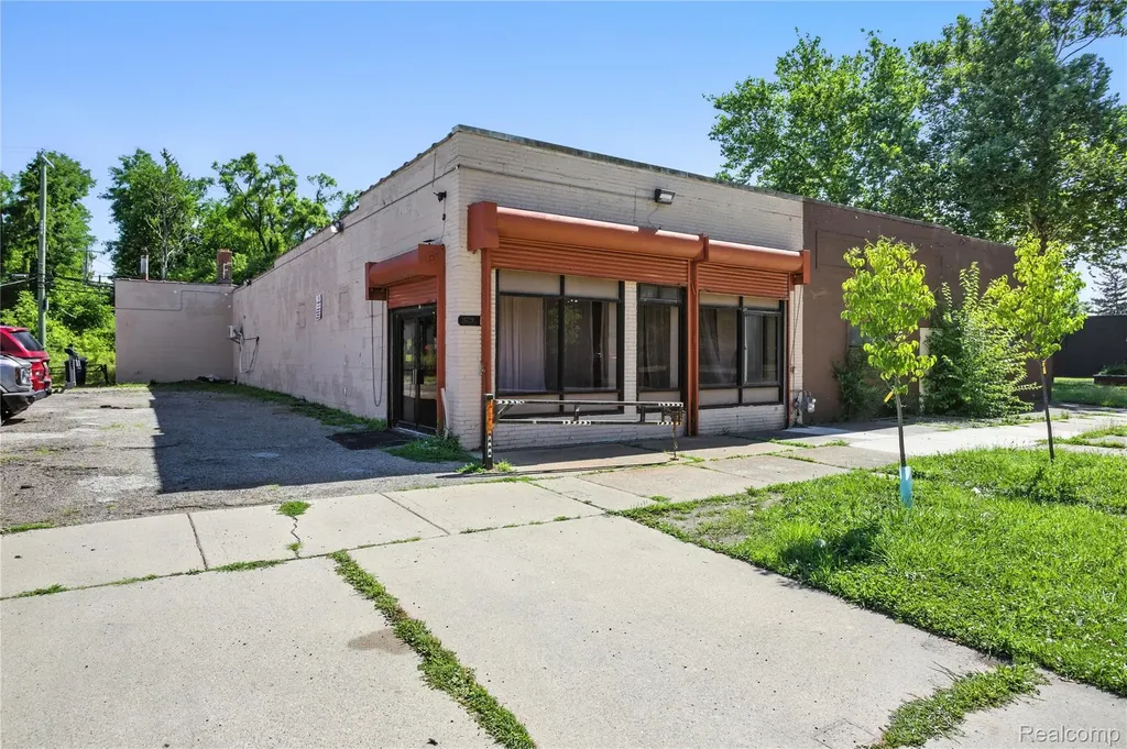 18729 Schoolcraft Detroit City MI 48223