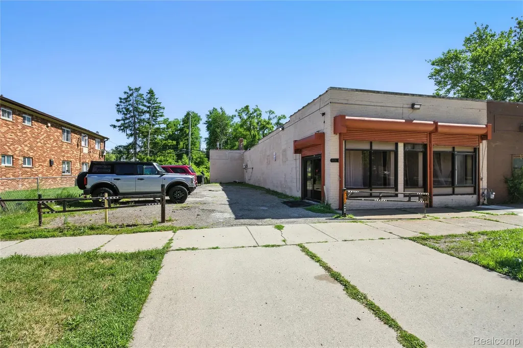 18729 Schoolcraft Detroit City MI 48223