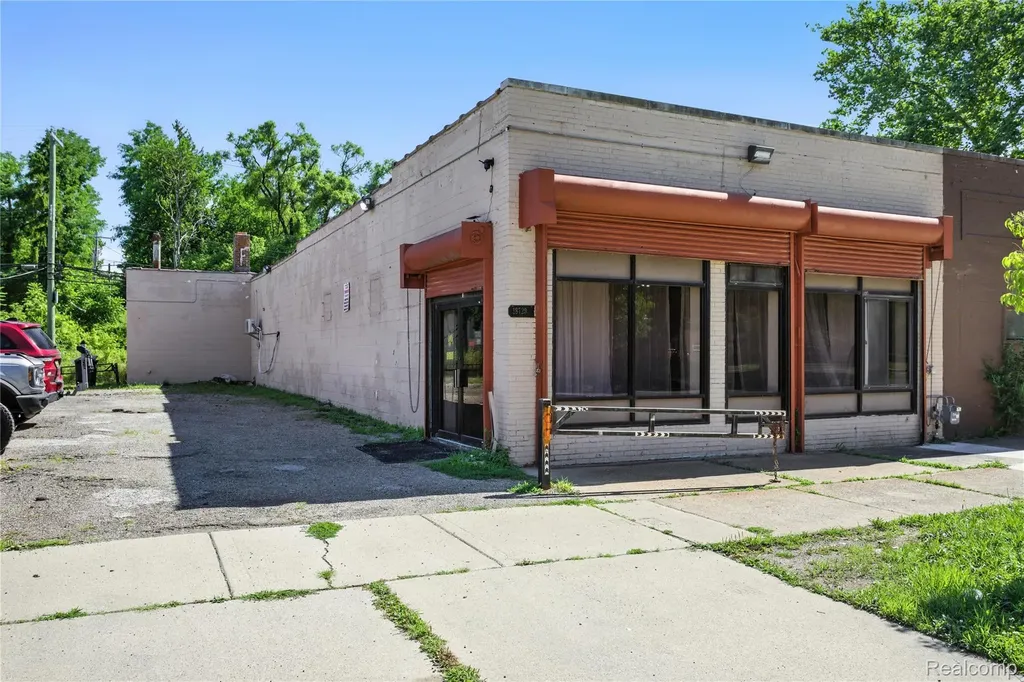 18729 Schoolcraft Detroit City MI 48223
