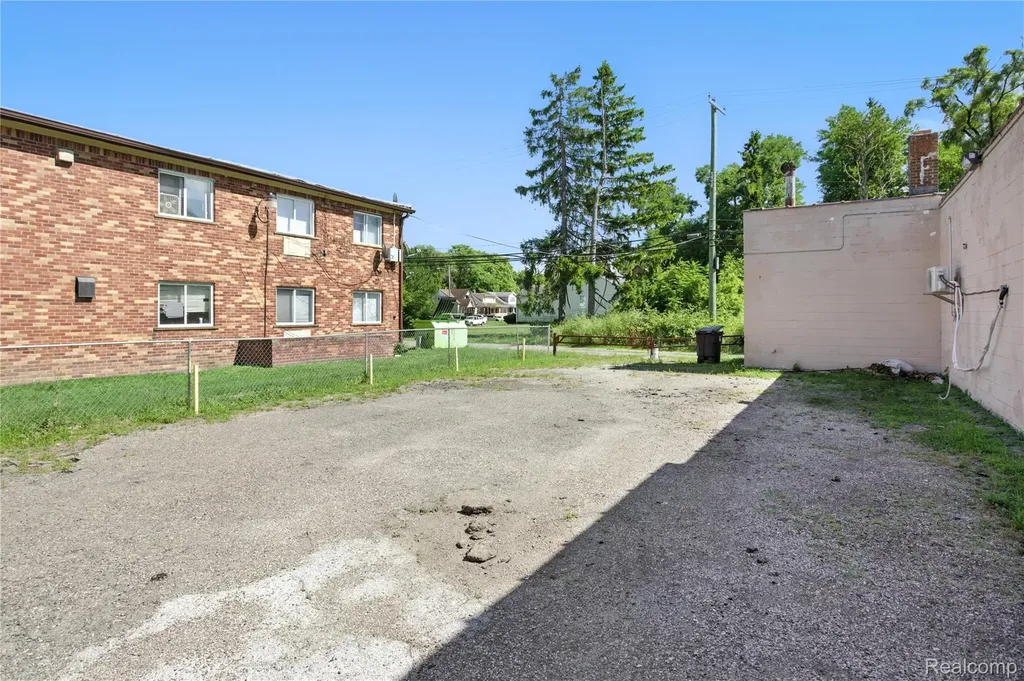 18729 Schoolcraft Detroit City MI 48223