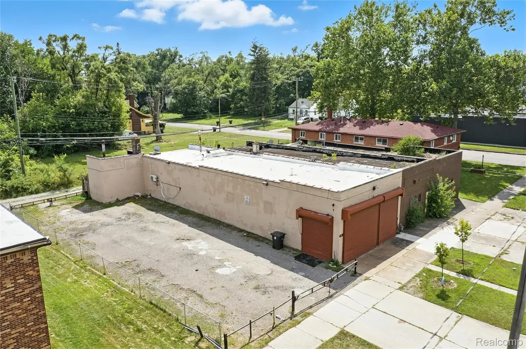 18729 Schoolcraft Detroit City MI 48223