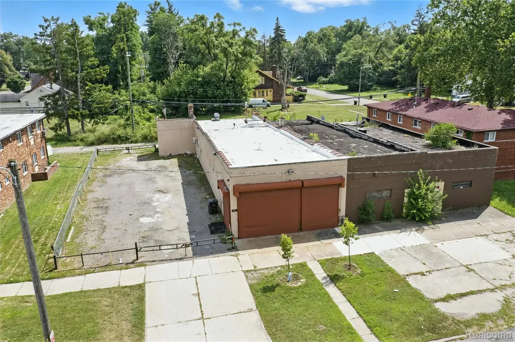 18729 Schoolcraft Detroit City MI 48223