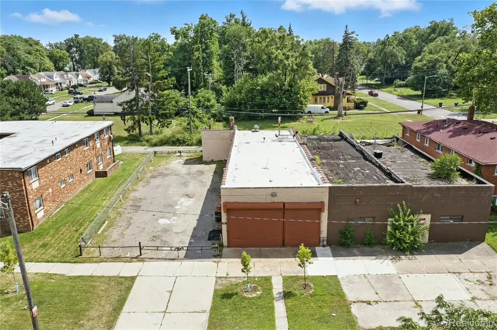 18729 Schoolcraft Detroit City MI 48223