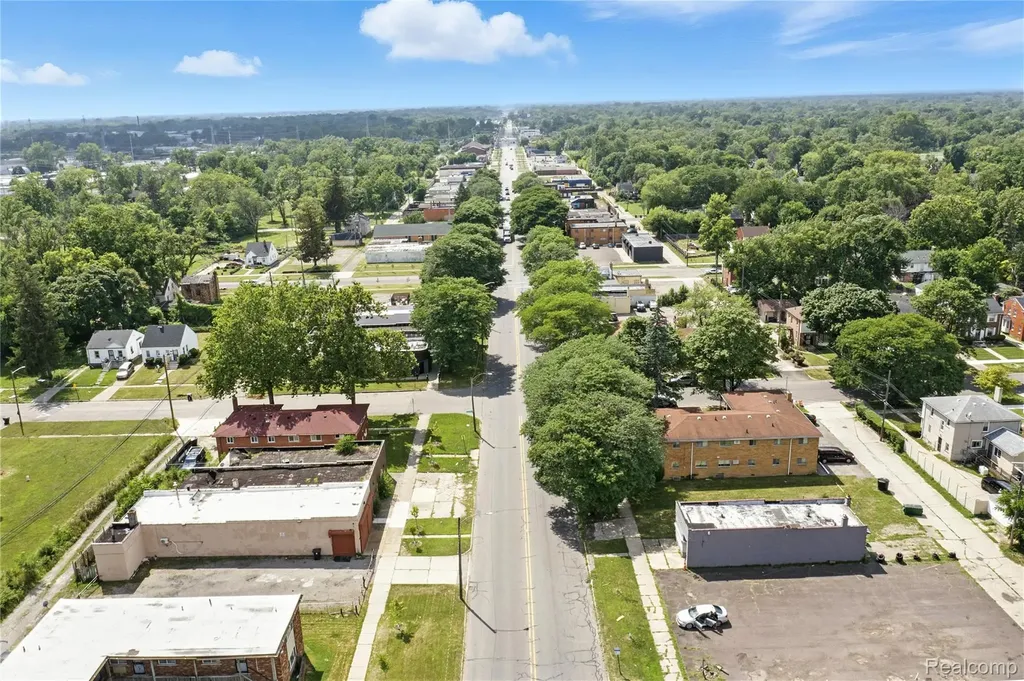 18729 Schoolcraft Detroit City MI 48223
