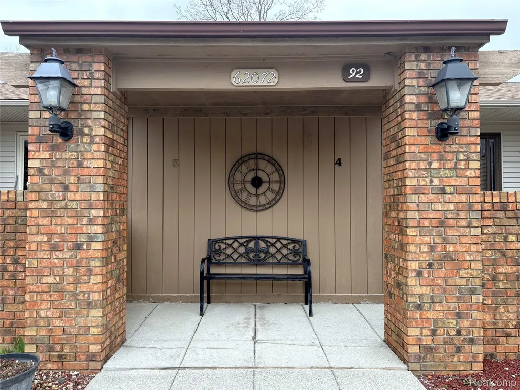 62072 Yorktown - Unit 4 South Lyon City MI 48178