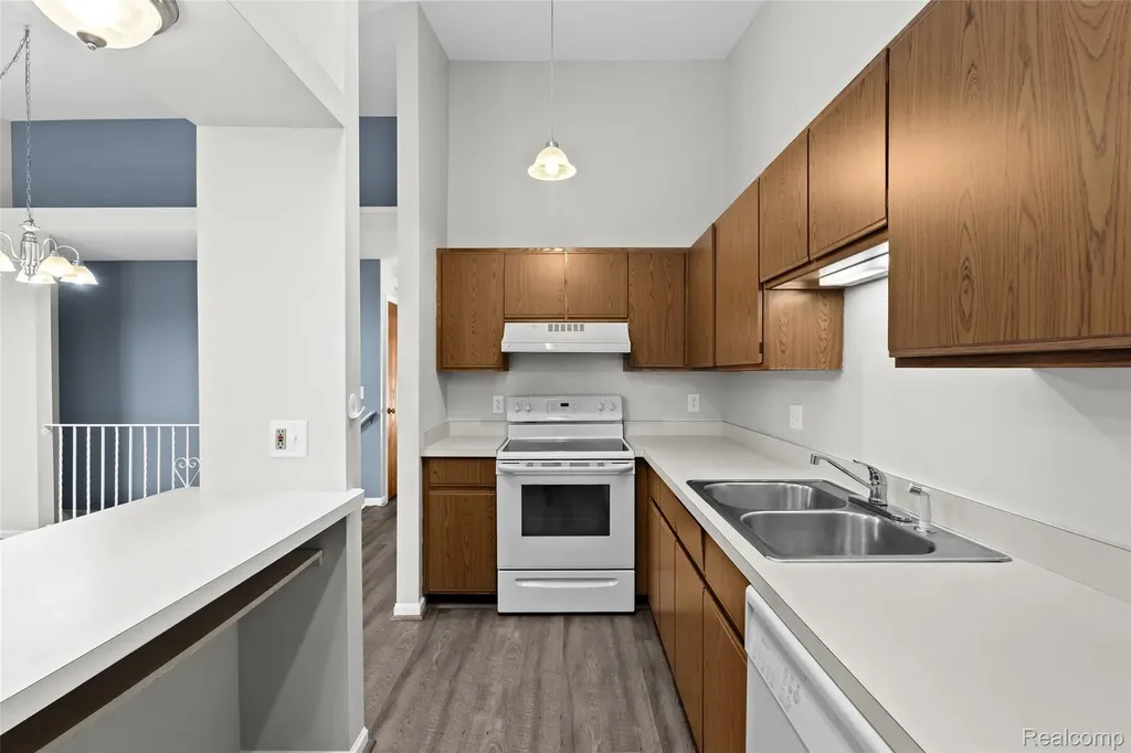 62072 Yorktown - Unit 4 South Lyon City MI 48178