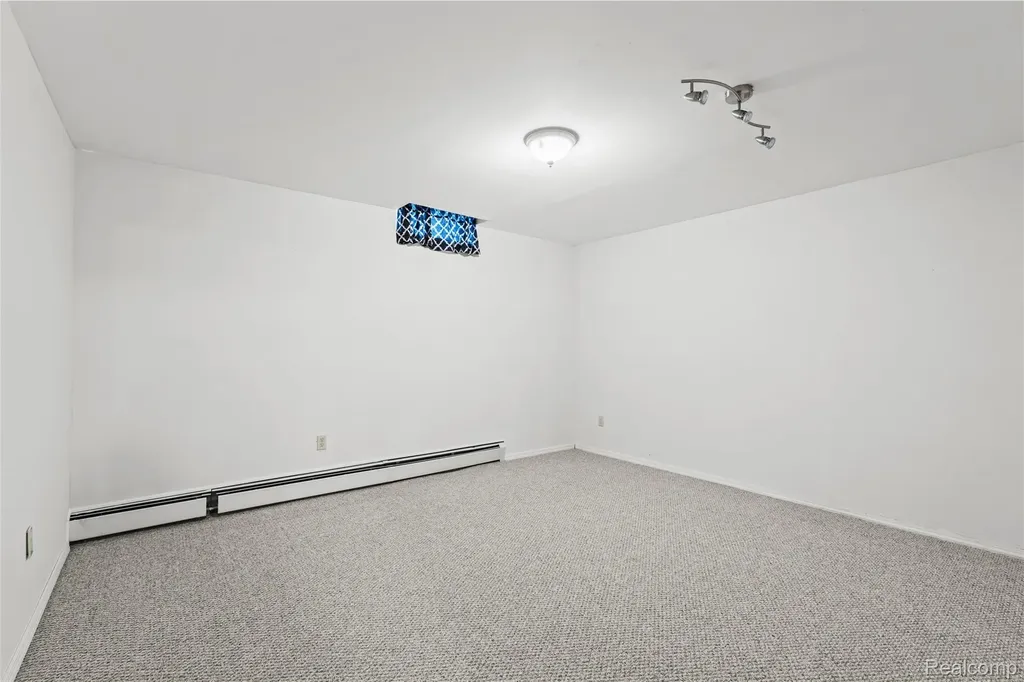 62072 Yorktown - Unit 4 South Lyon City MI 48178