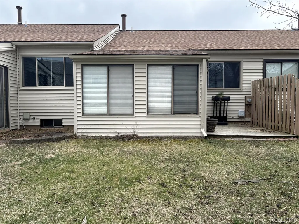 62072 Yorktown - Unit 4 South Lyon City MI 48178