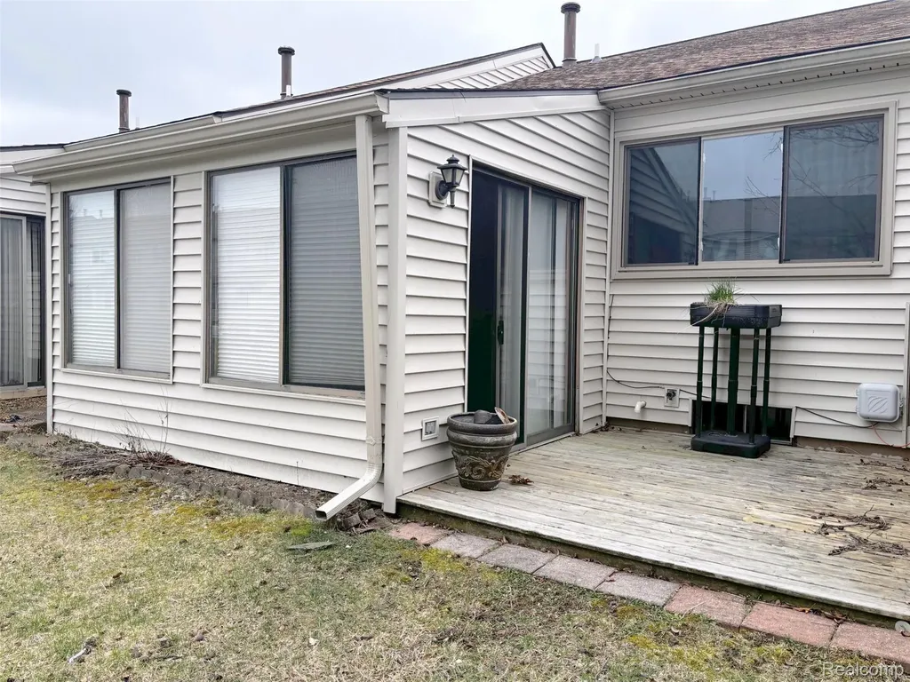 62072 Yorktown - Unit 4 South Lyon City MI 48178