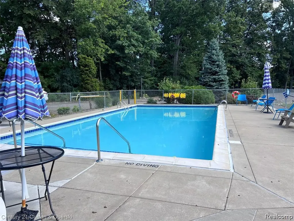 62072 Yorktown - Unit 4 South Lyon City MI 48178