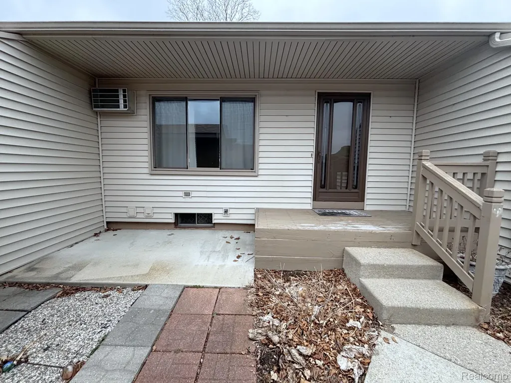 62072 Yorktown - Unit 4 South Lyon City MI 48178