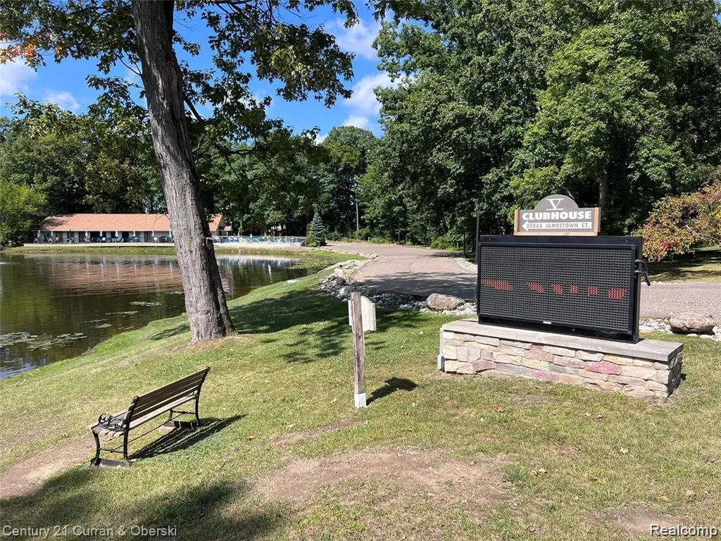 62072 Yorktown - Unit 4 South Lyon City MI 48178