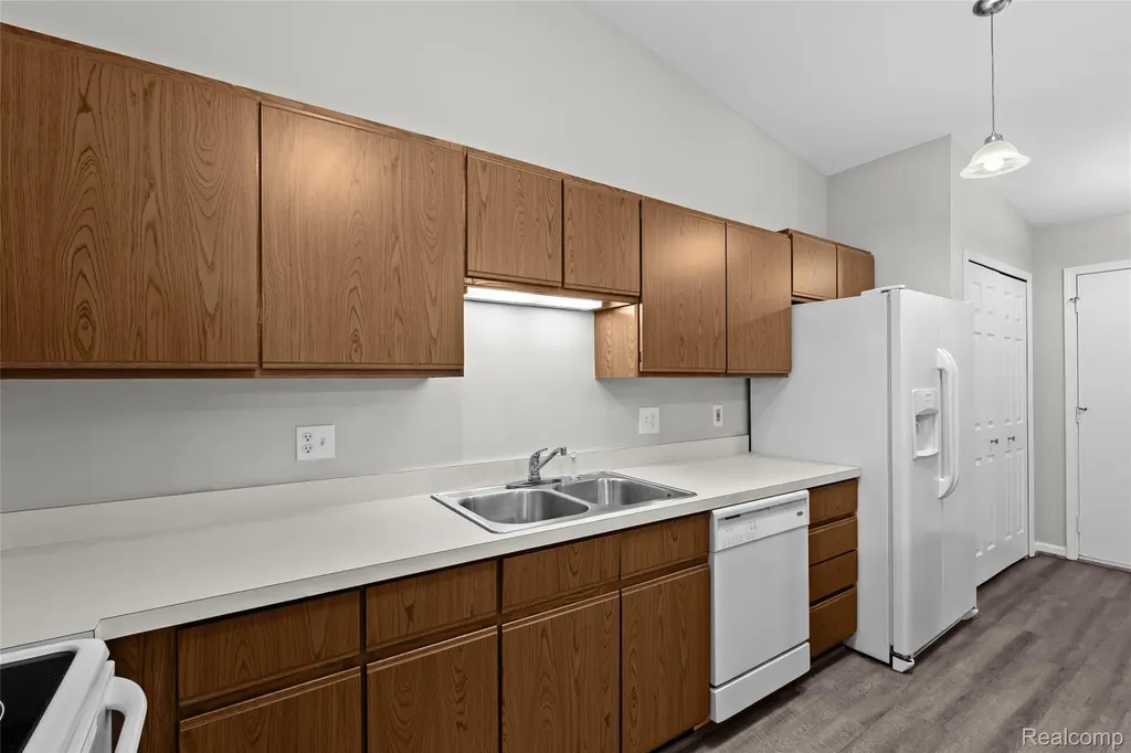 62072 Yorktown - Unit 4 South Lyon City MI 48178