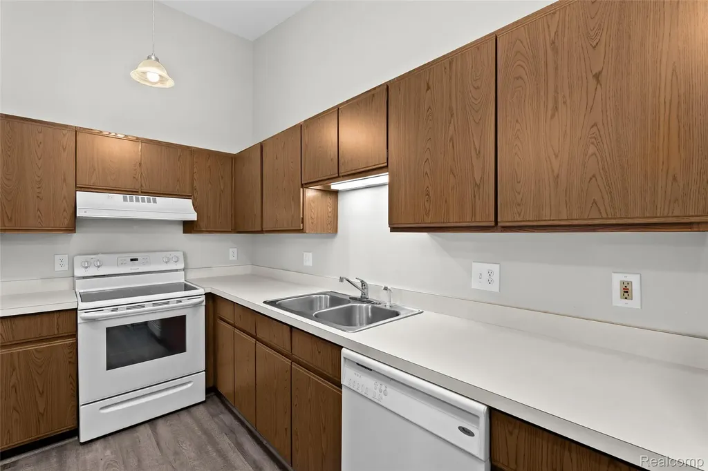 62072 Yorktown - Unit 4 South Lyon City MI 48178