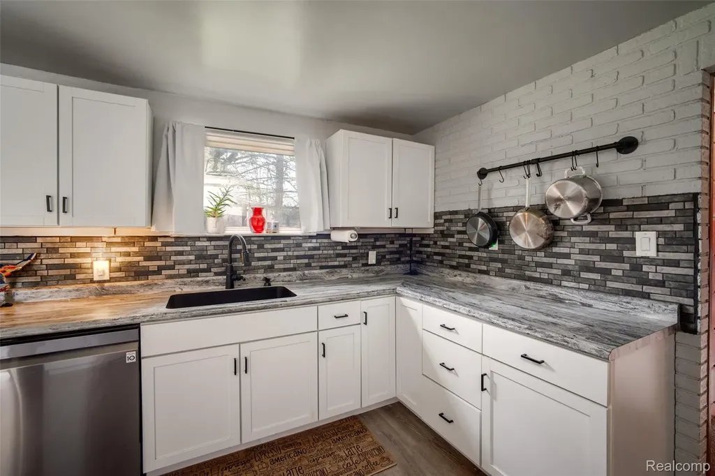 8780 Dixie Highway Birch Run Township MI 48415