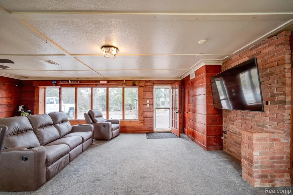 8780 Dixie Highway Birch Run Township MI 48415