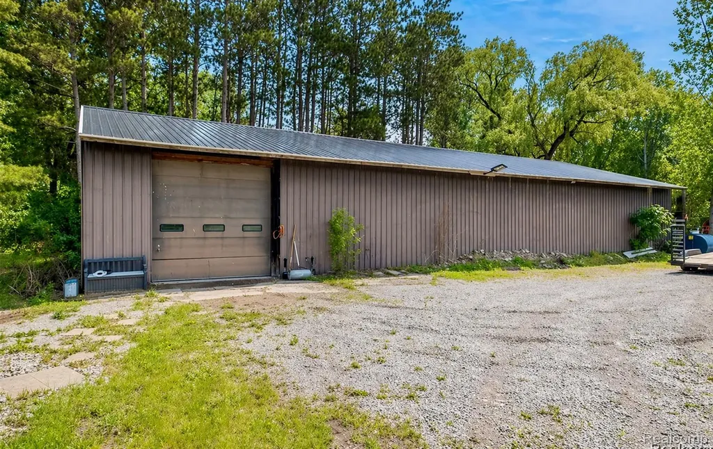 8780 Dixie Highway Birch Run Township MI 48415