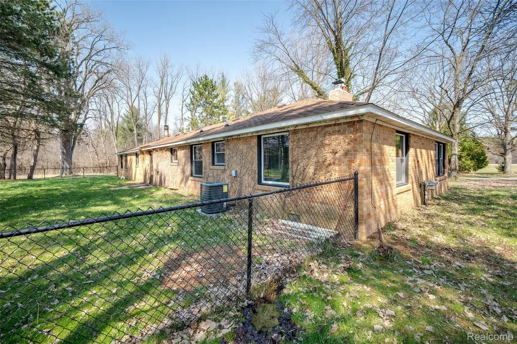 8780 Dixie Highway Birch Run Township MI 48415