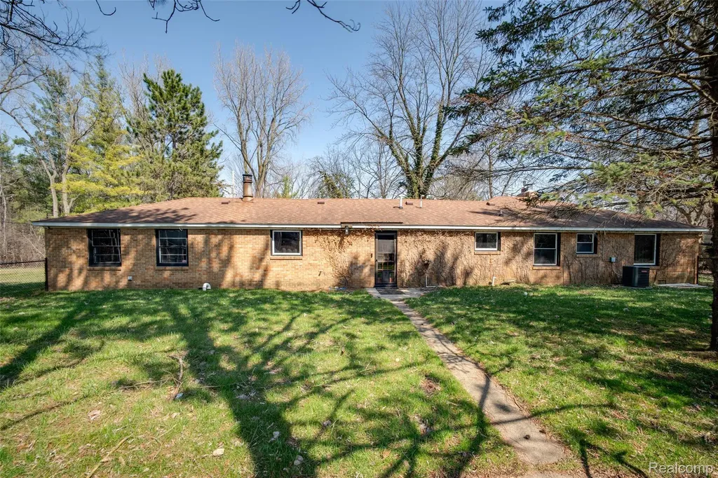8780 Dixie Highway Birch Run Township MI 48415