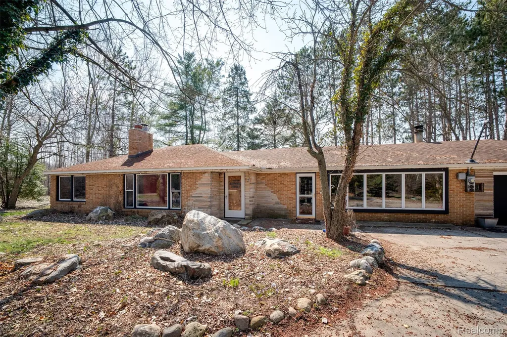 8780 Dixie Highway Birch Run Township MI 48415