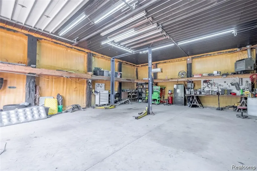 8780 Dixie Highway Birch Run Township MI 48415