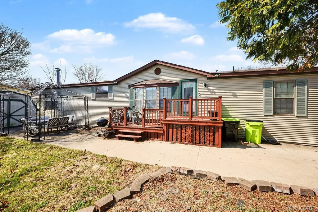 23312 Crystal Drive Clinton Charter Township MI 48036