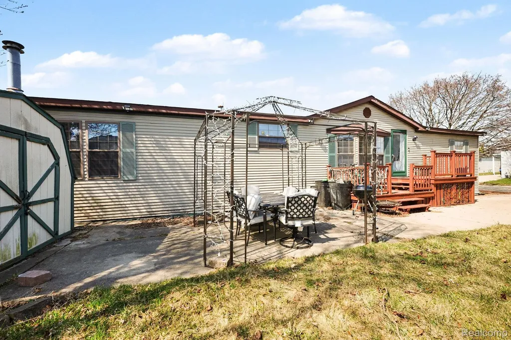 23312 Crystal Drive Clinton Charter Township MI 48036