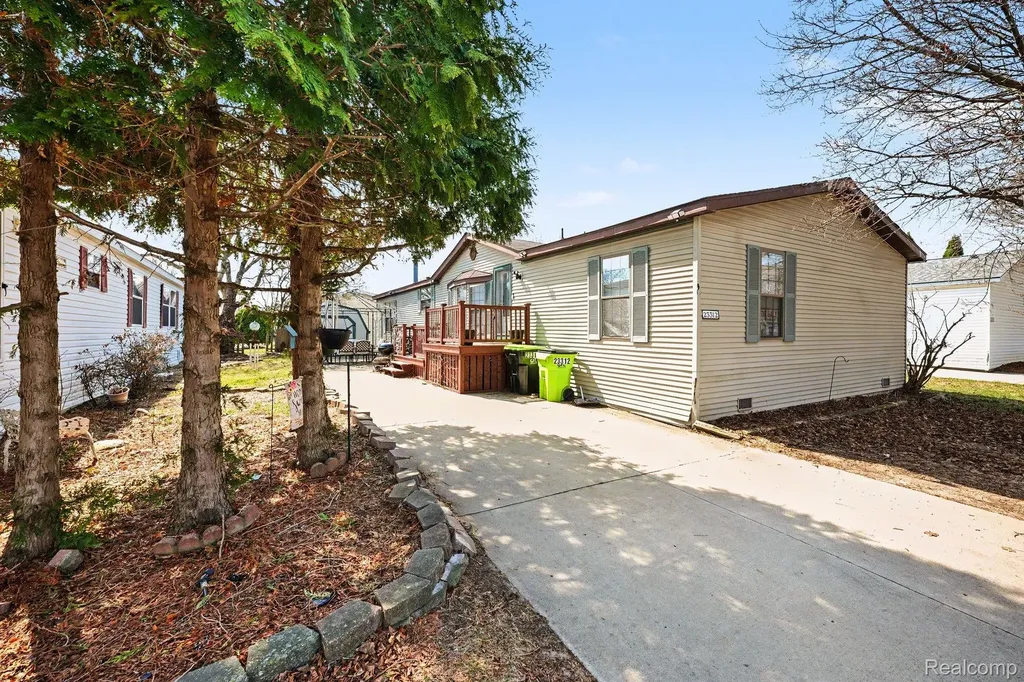 23312 Crystal Drive Clinton Charter Township MI 48036