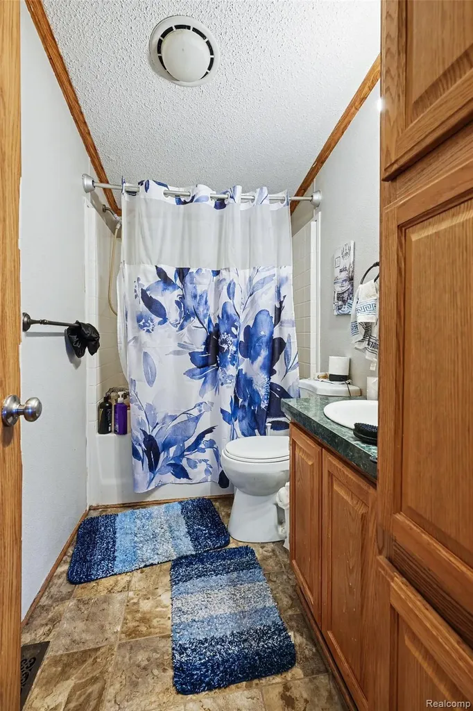23312 Crystal Drive Clinton Charter Township MI 48036
