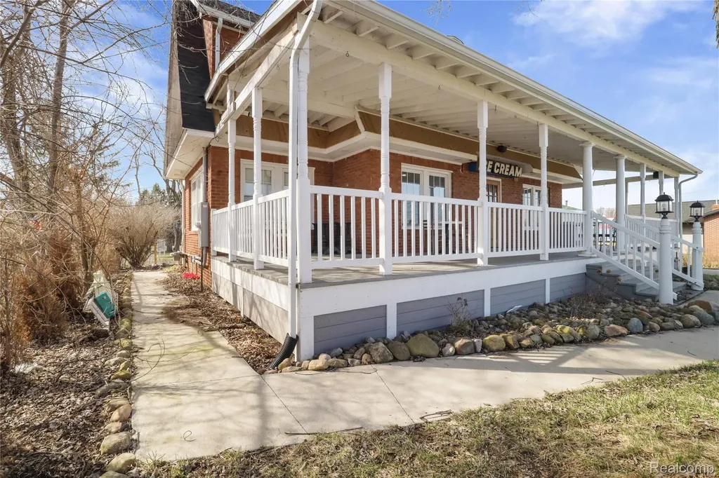 2250 E Main Corunna City MI 48867