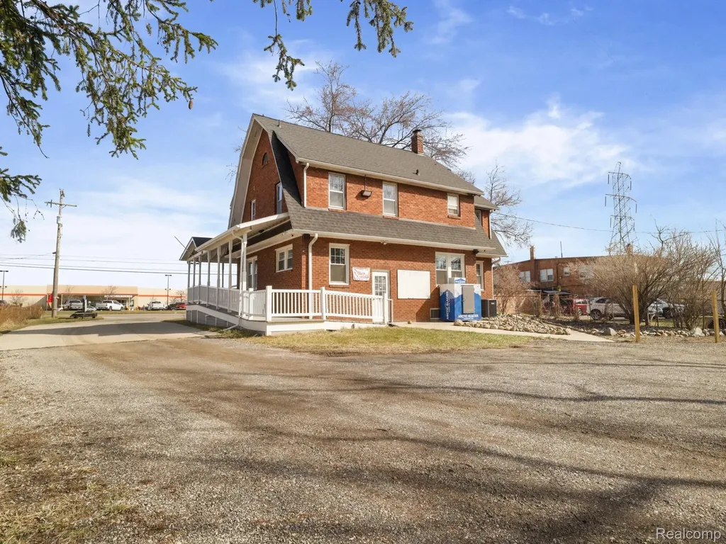 2250 E Main Corunna City MI 48867