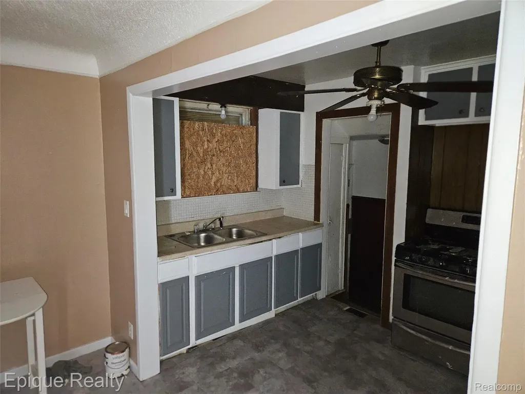 6137 Radnor Street Detroit City MI 48224