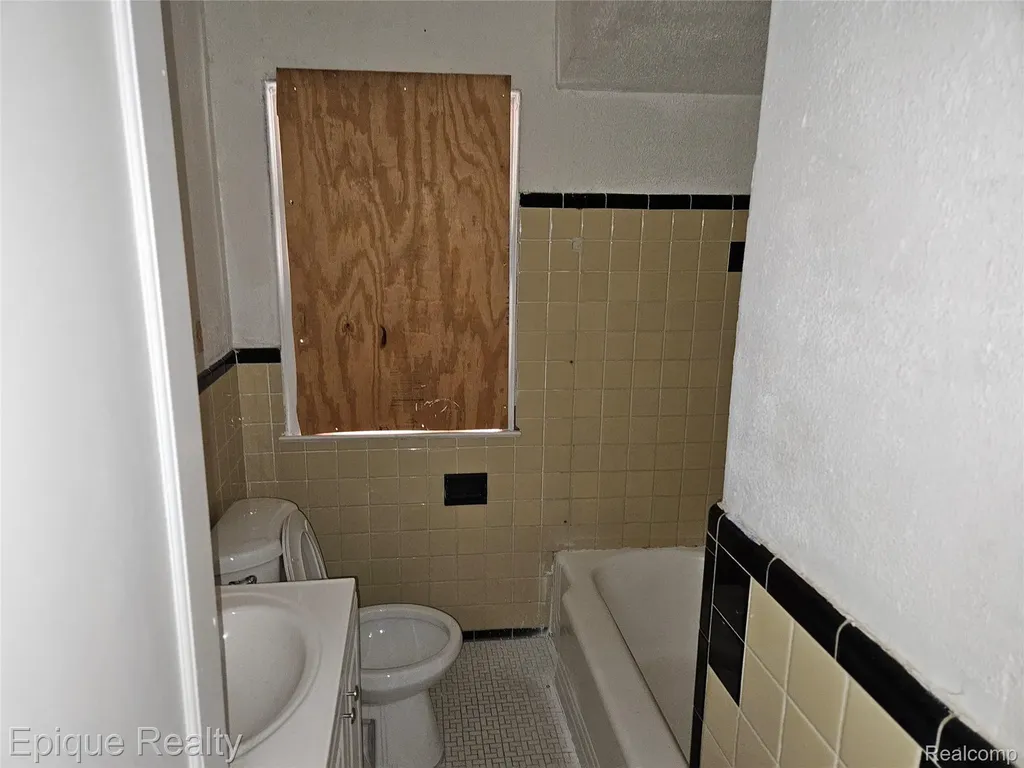 6137 Radnor Street Detroit City MI 48224