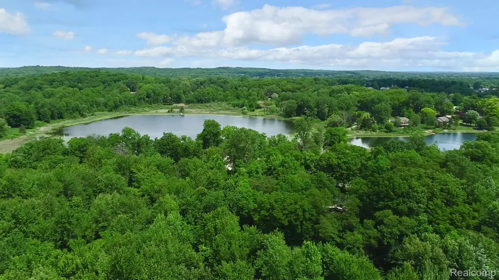 1050 Teggerdine Road White Lake Charter Township MI 48386